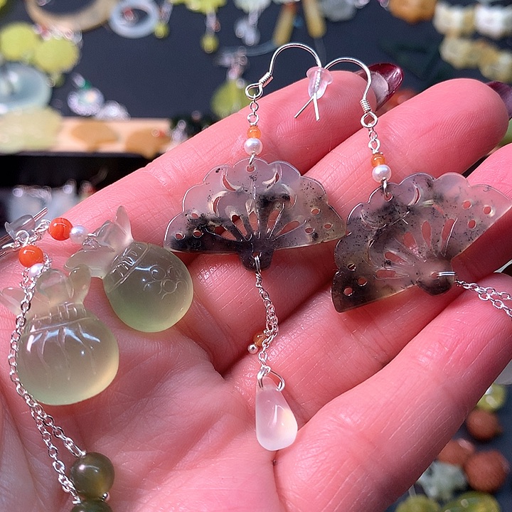 蛇纹石玉耳环未镶嵌