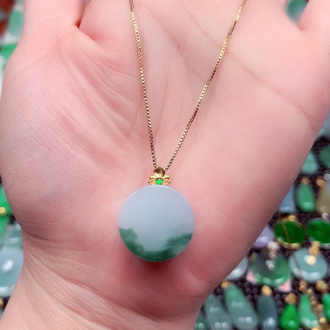 翡翠18K金镶嵌颈饰