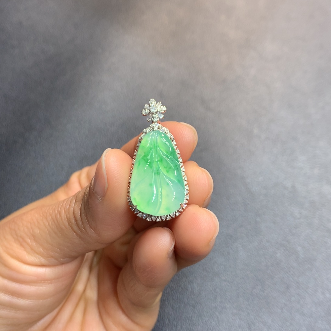 翡翠吊坠(不含链)18K金镶嵌