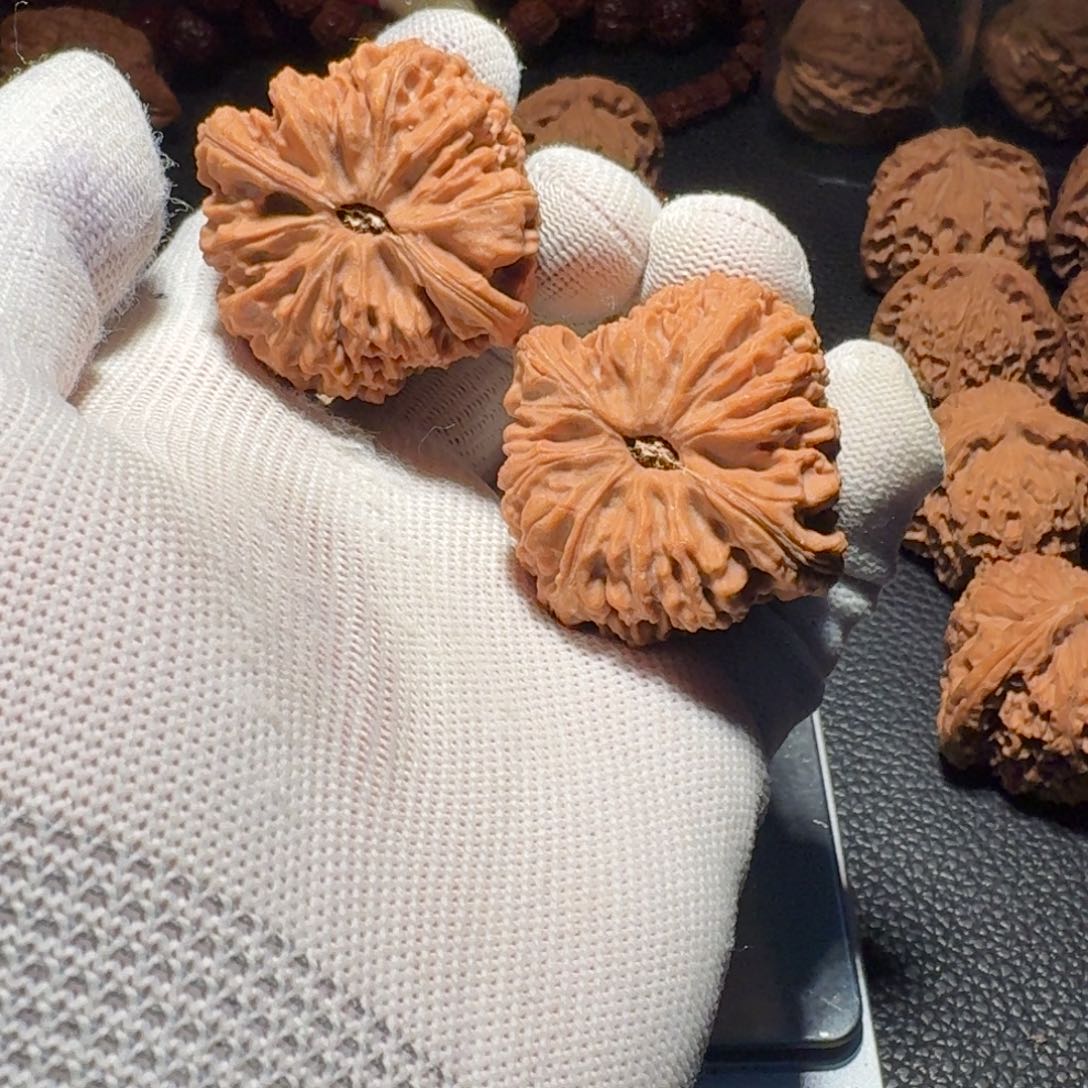 问***心文玩核桃吊坠有黄有色差有修