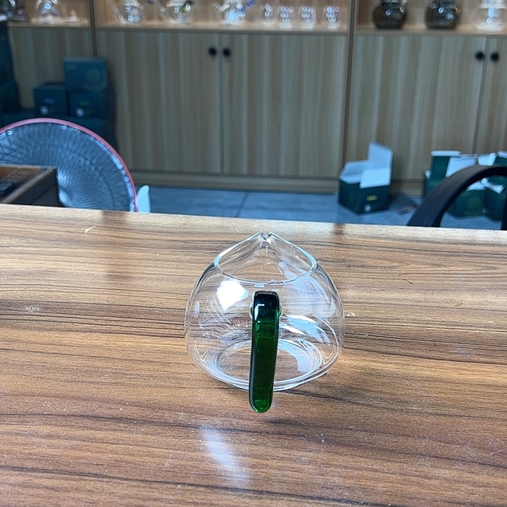 公道杯湖绿色新年快乐