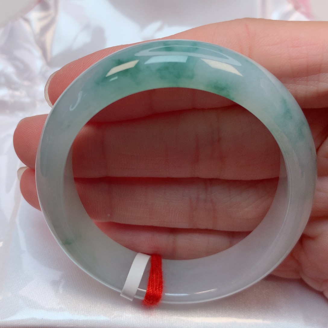 翡翠手镯未镶嵌52.2贵妃 飘绿花 细腻无纹裂 推荐