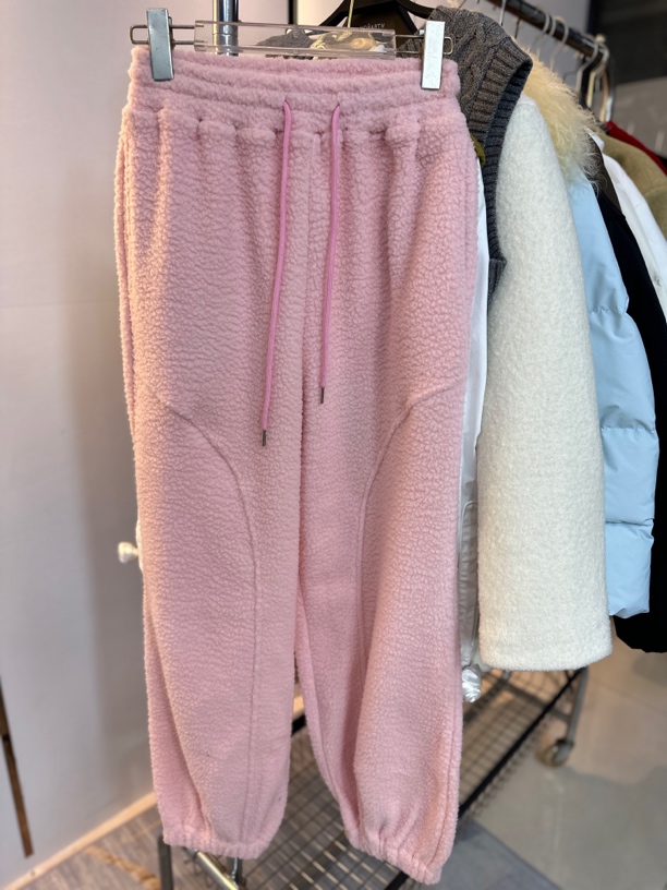 周美美羊羔毛卫裤