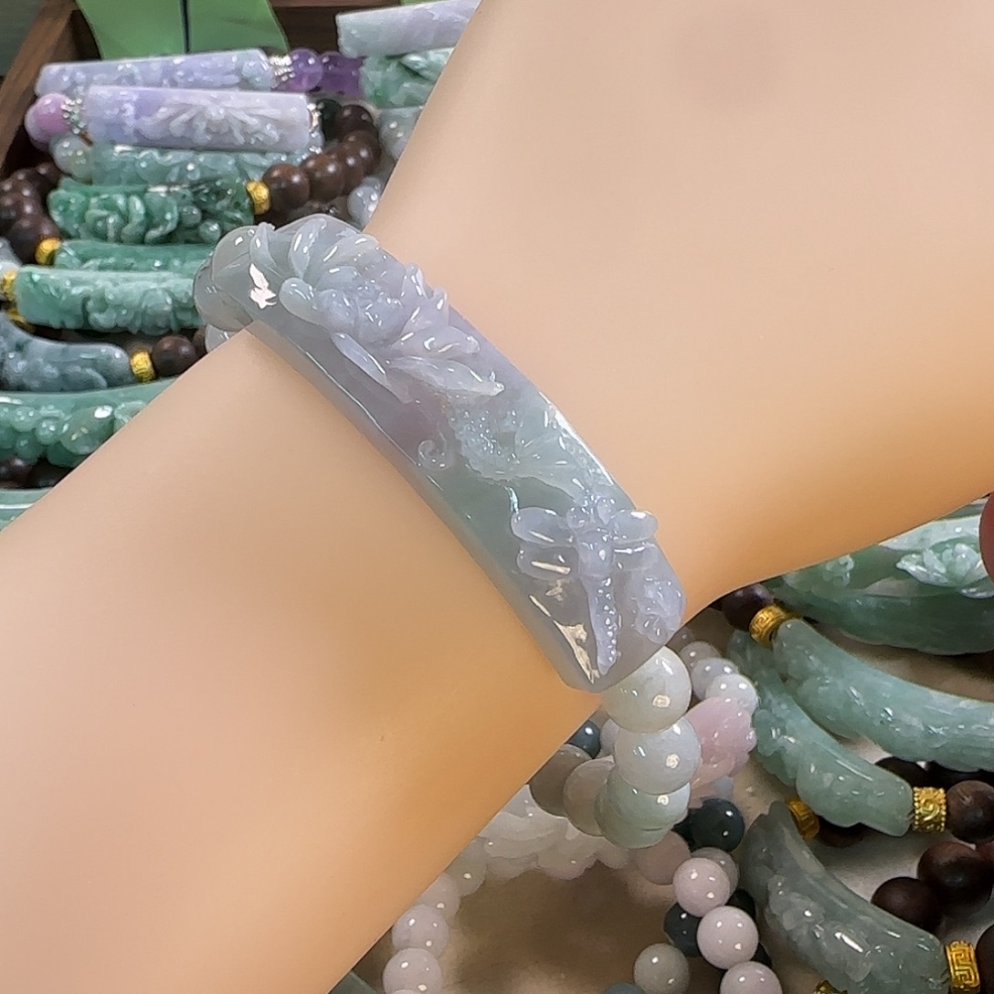 翡翠未镶嵌颈饰手牌