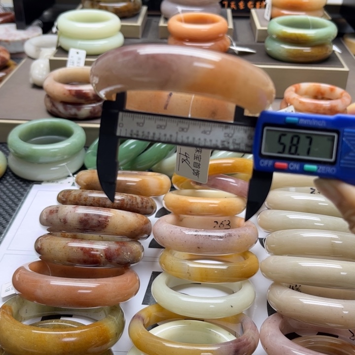 石英岩玉未镶嵌手镯