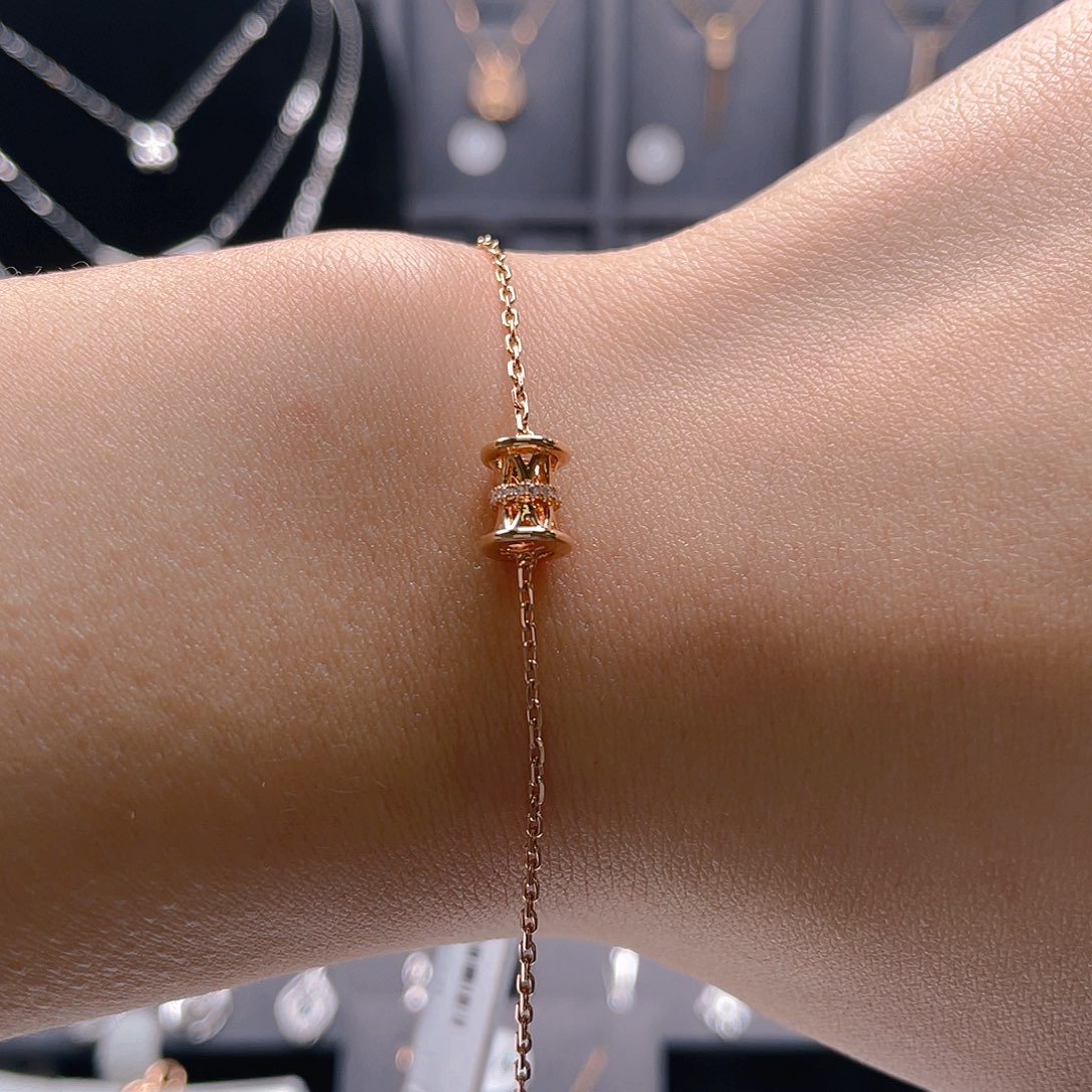 手链18K金镶嵌钻石手链