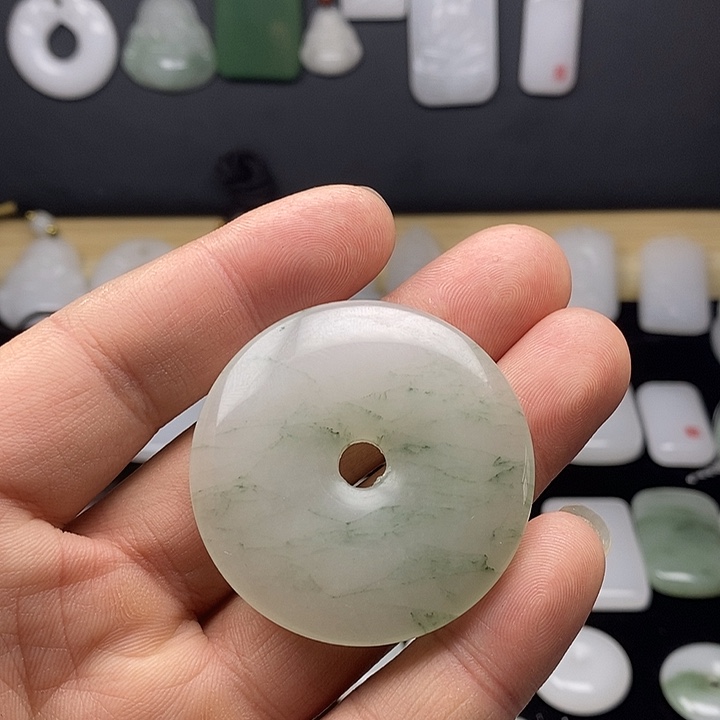 石英质玉颈饰未镶嵌健**福