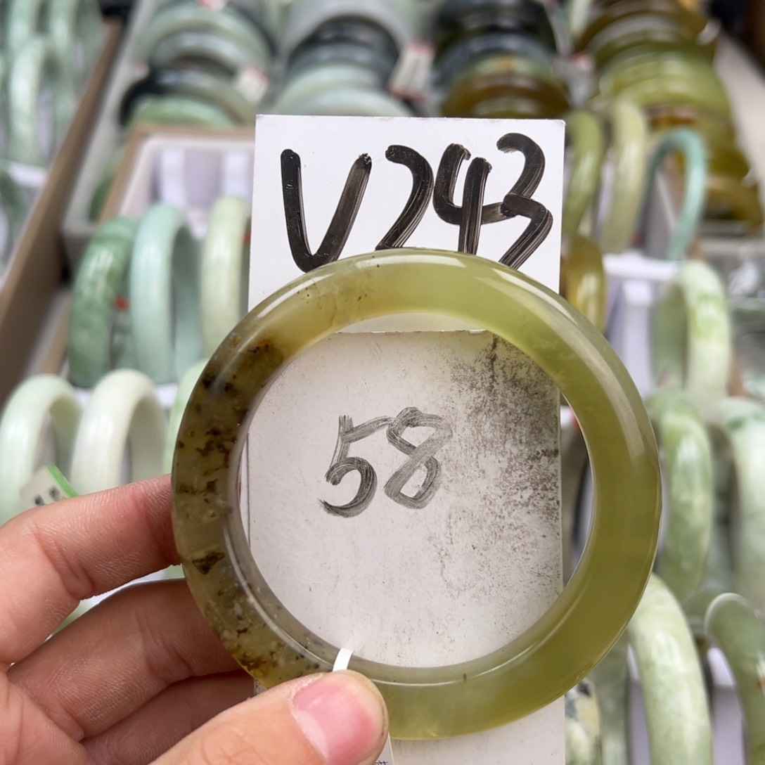 岫玉手镯未镶嵌天然岫玉微瑕