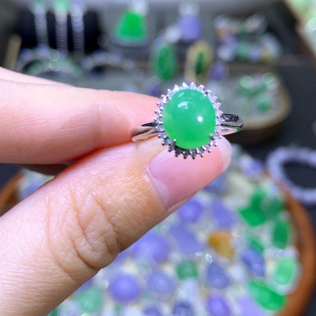 【闪购商品】翡翠颈饰18K金镶嵌翡翠吊坠项链