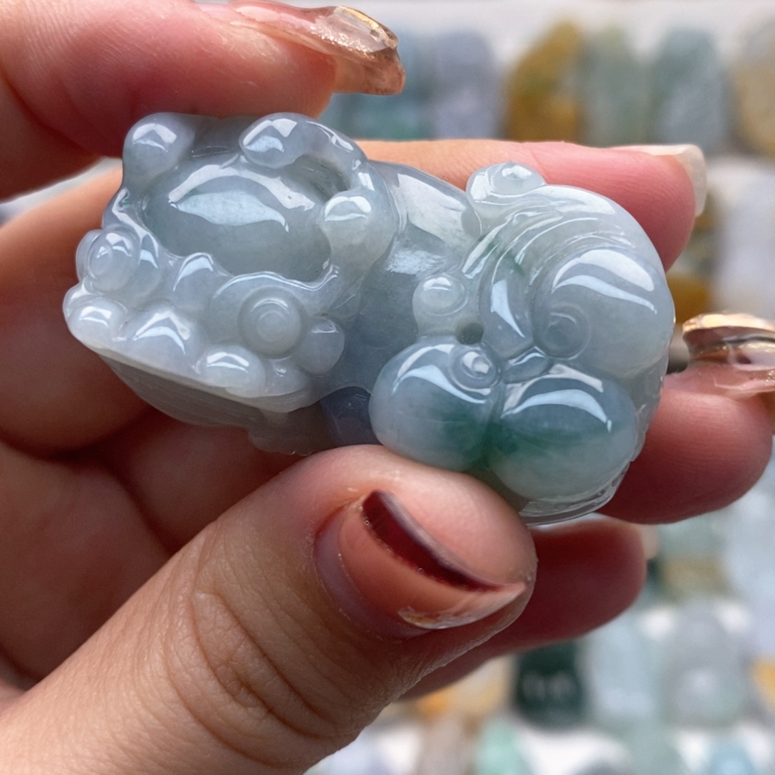 翡翠吊坠(赠链)未镶嵌