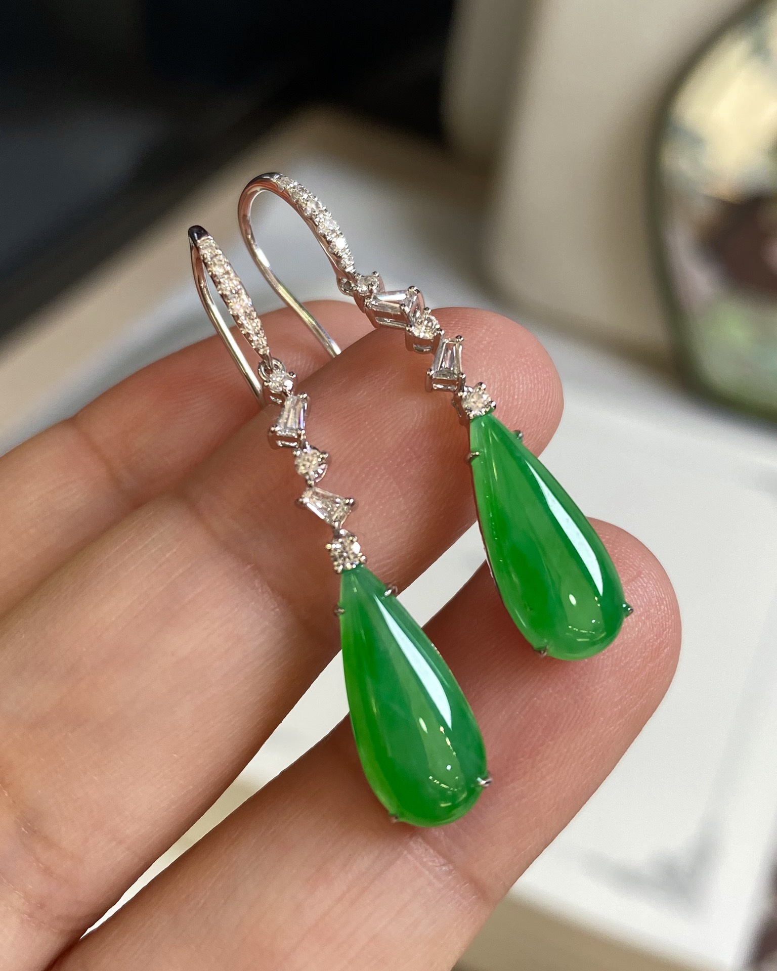 翡翠冰绿水滴耳坠 种老色艳 尺寸裸石15*7*2.4耳坠长37.3