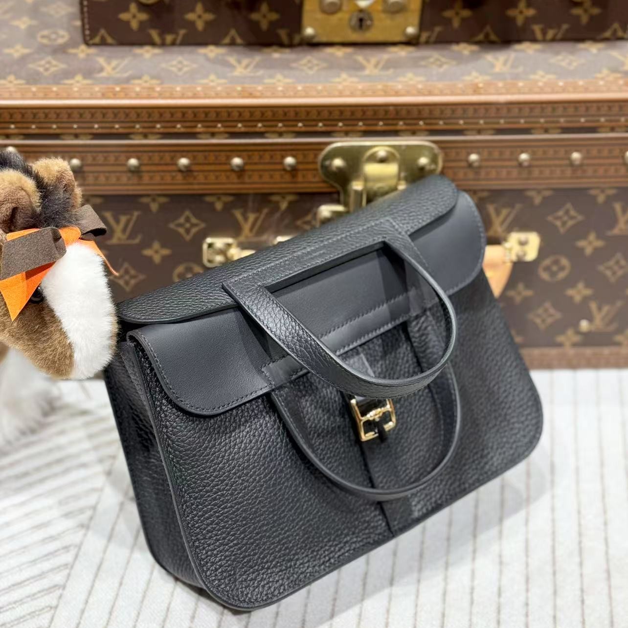 全新未使用 Hermes/爱马仕 贝贝/w刻黑金Halzan25包