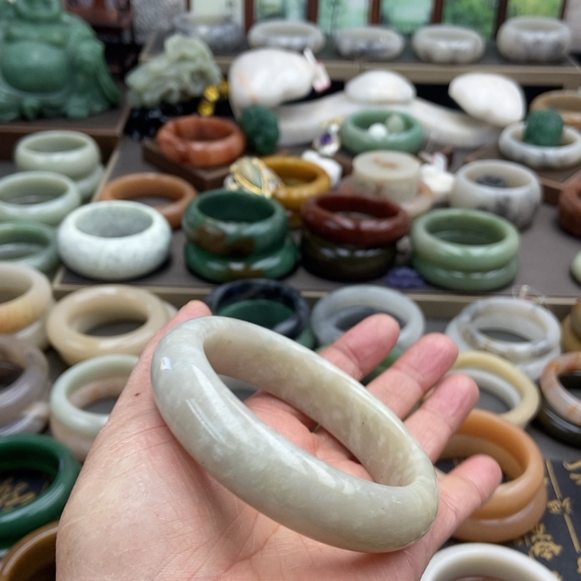 【闪购商品】石英质玉手镯63未镶嵌