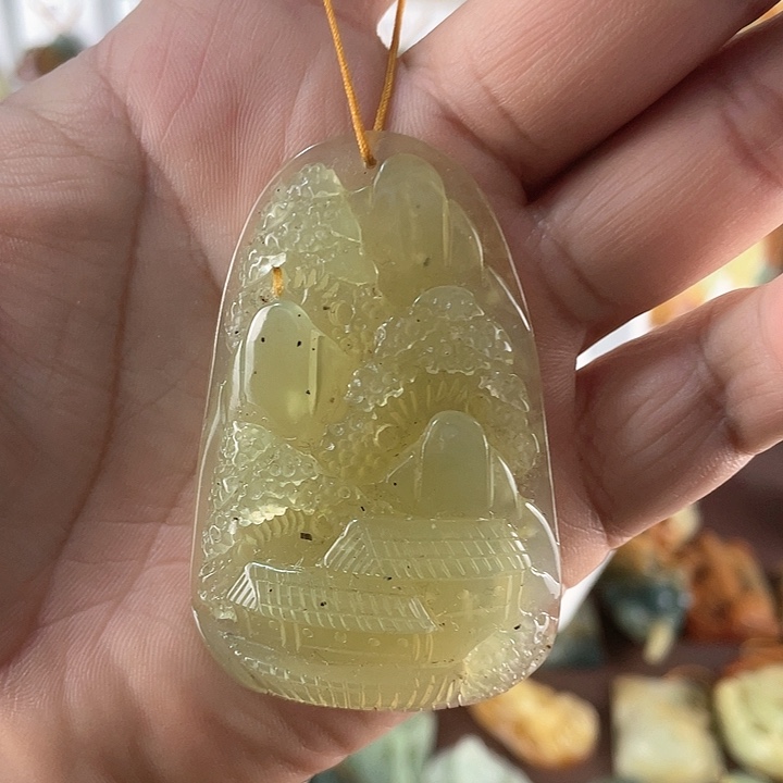 蛇纹石玉未镶嵌颈饰