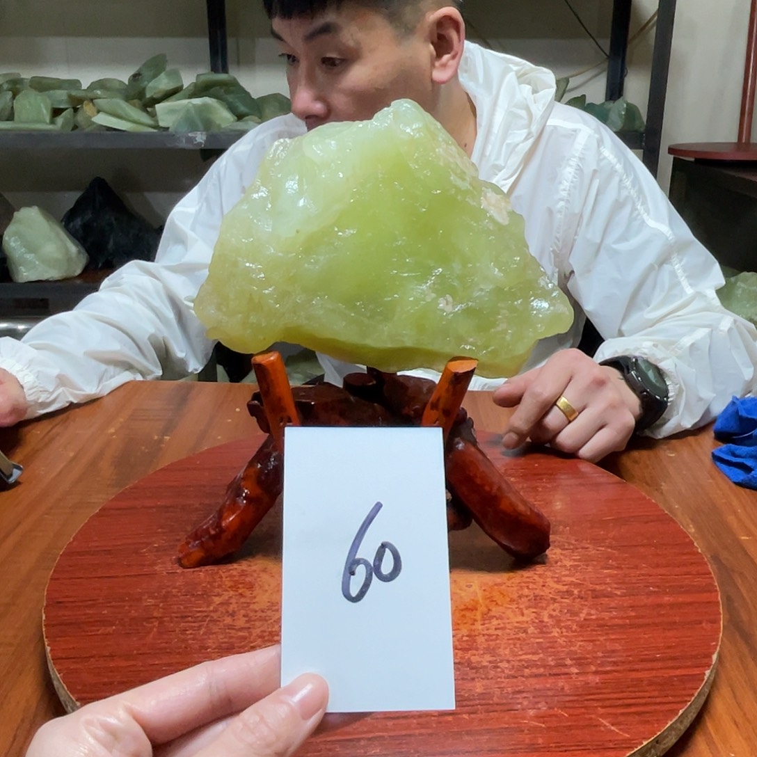 蛇纹石玉未镶嵌原石60