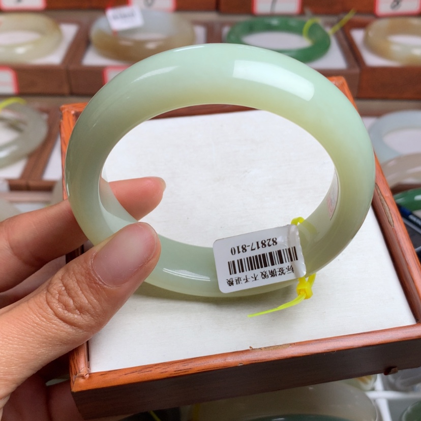 【闪购商品】和田玉手镯未镶嵌57