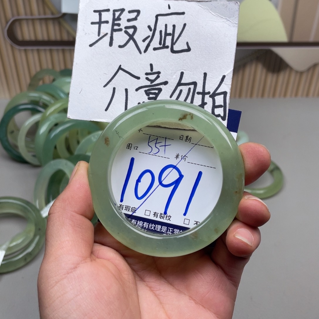 岫玉手镯手镯未镶嵌