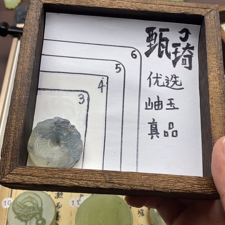 未镶嵌蛇纹石玉颈饰