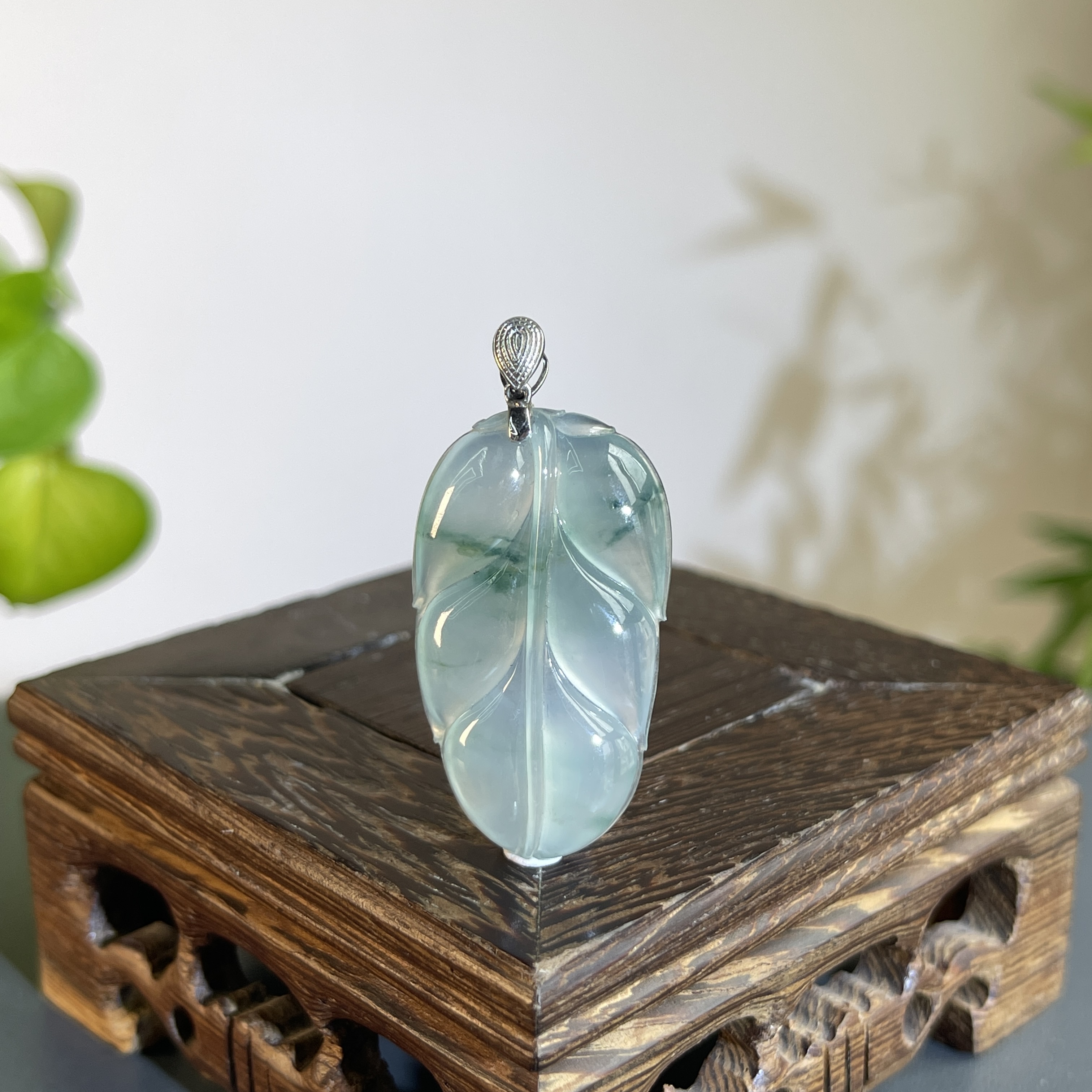 JXB08-154  天然缅甸A货翡翠  18K金扣大业有成