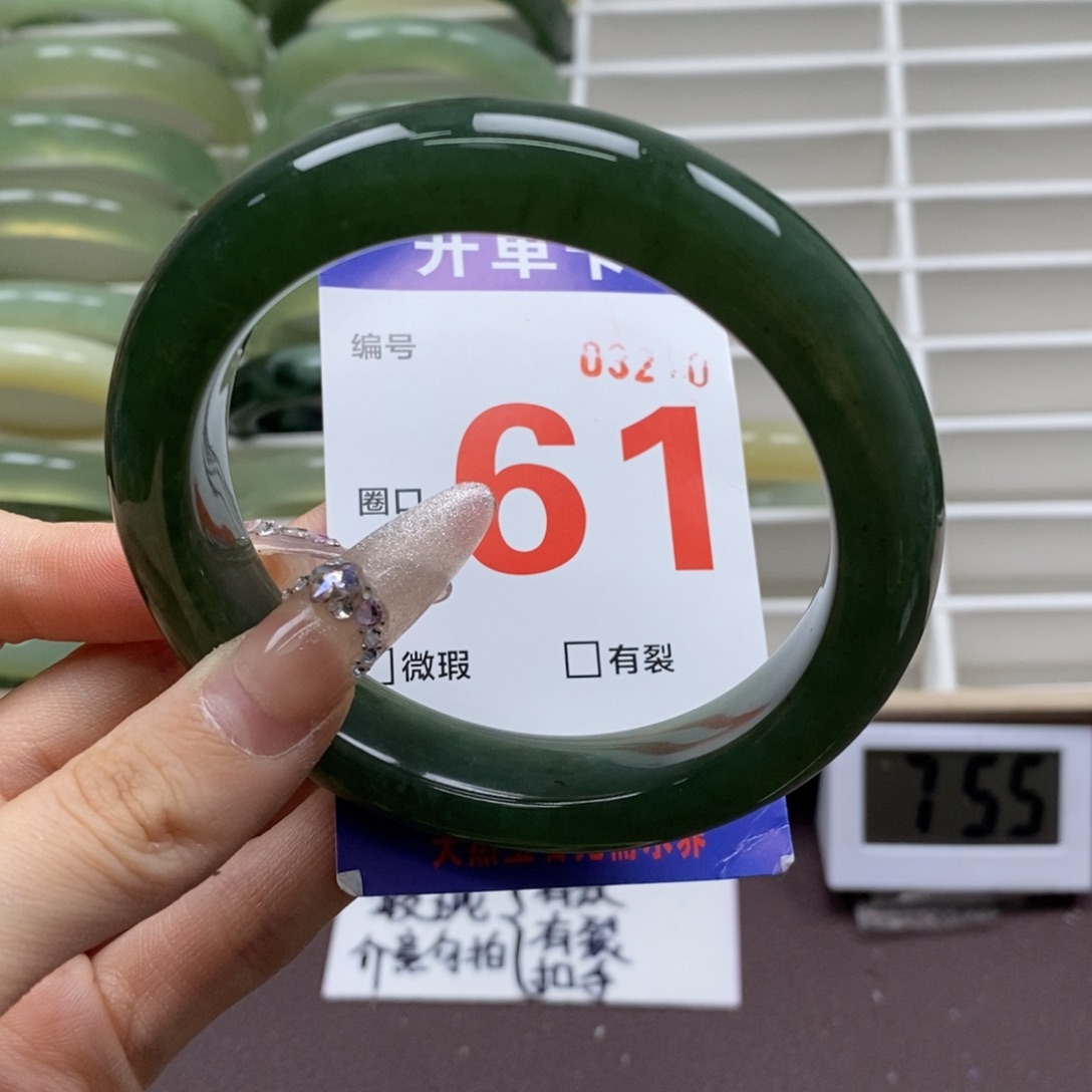 蛇纹石玉手镯未镶嵌