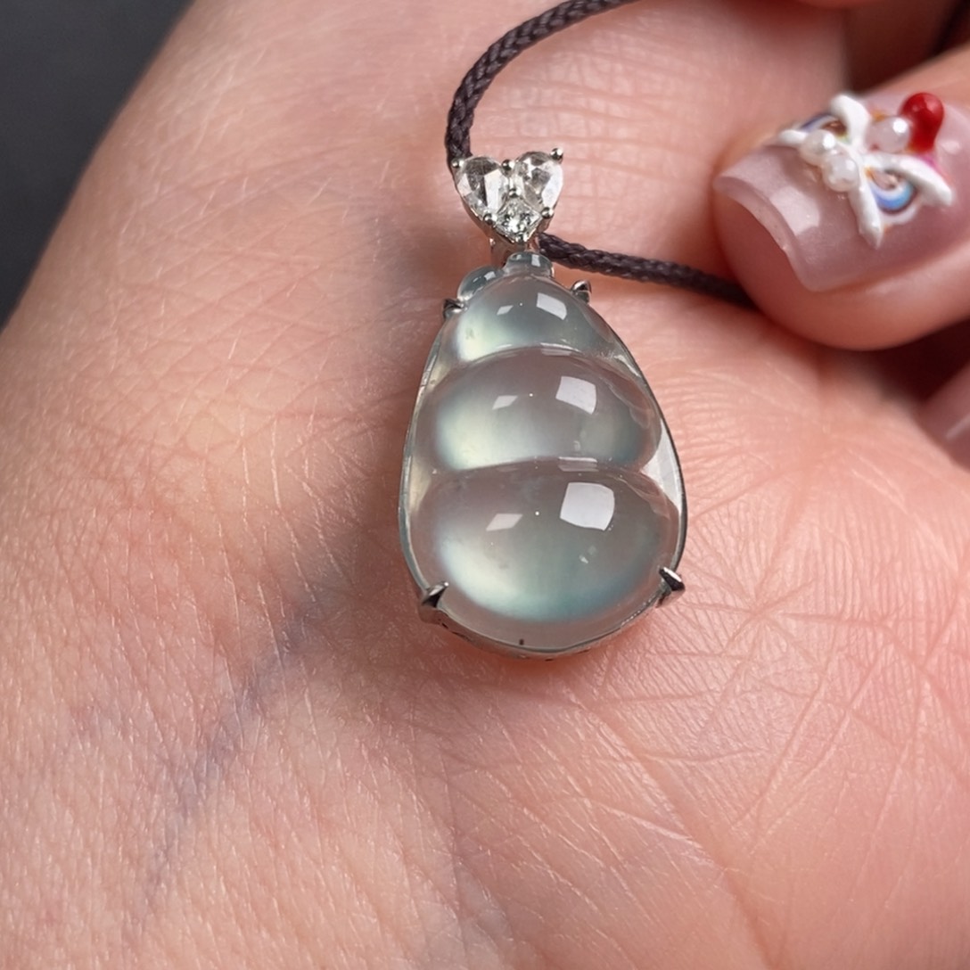 翡翠颈饰18K金镶嵌翡翠福豆吊坠