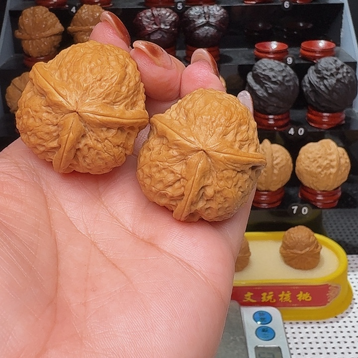 二***七把件文玩核桃寿桃三棱888