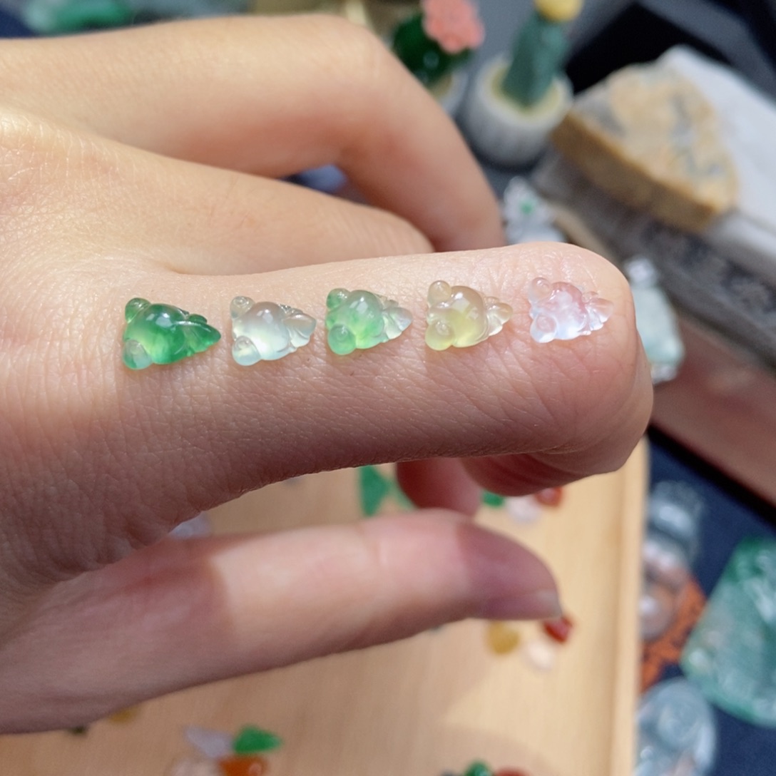 翡翠颈饰未镶嵌翡翠