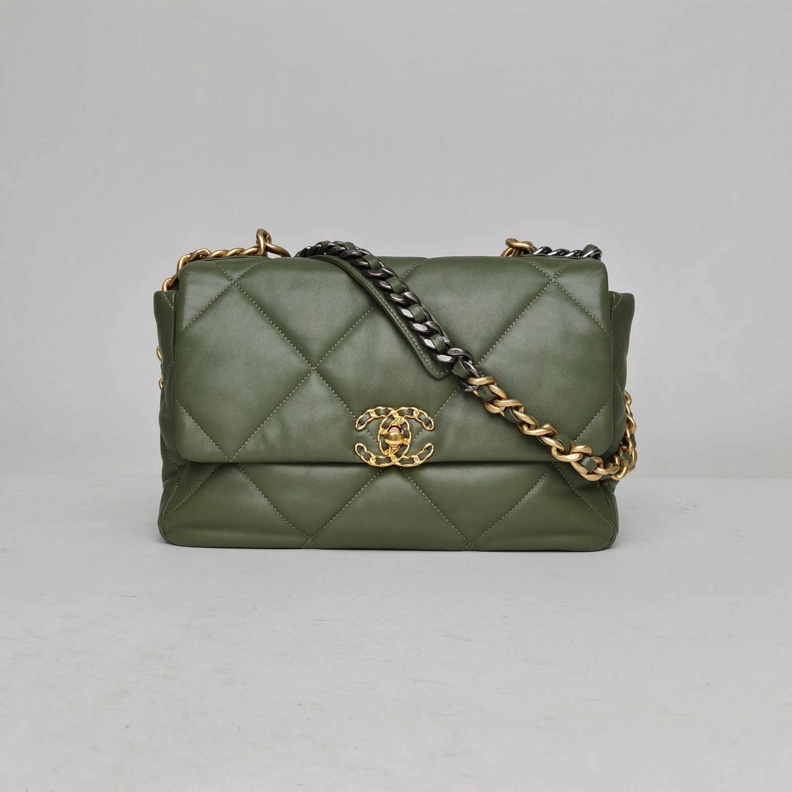 99新 Chanel/香奈儿 【黑黑】19BAG 口盖包 中号 绿色 芯片开