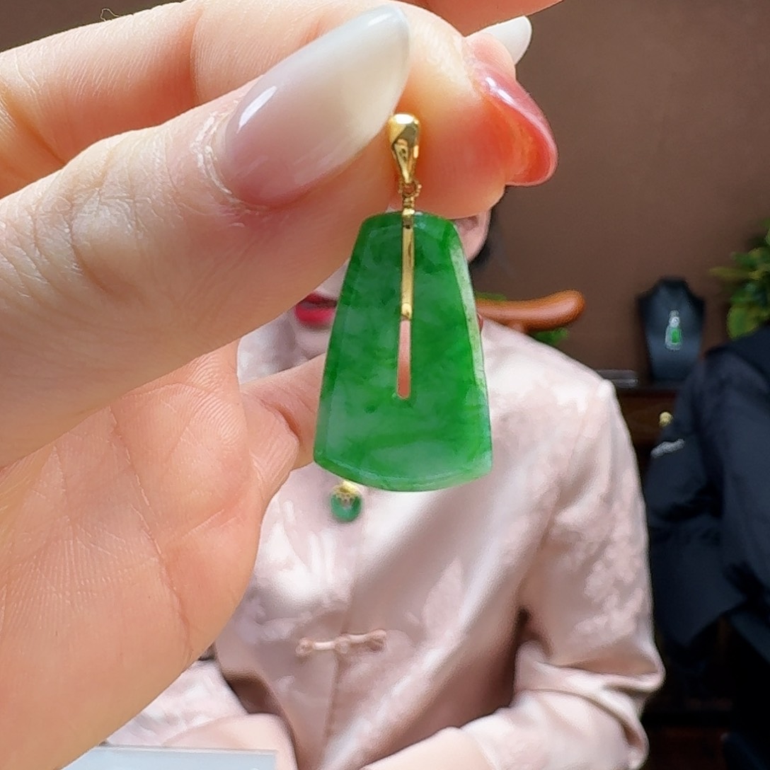 翡翠颈饰18K金镶嵌吊坠