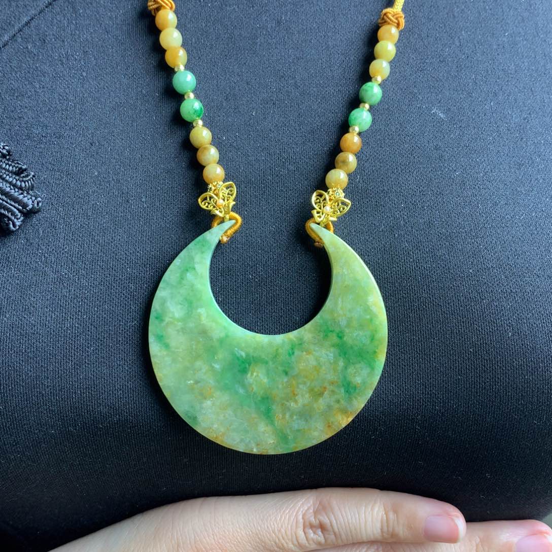 翡翠颈饰未镶嵌翡翠