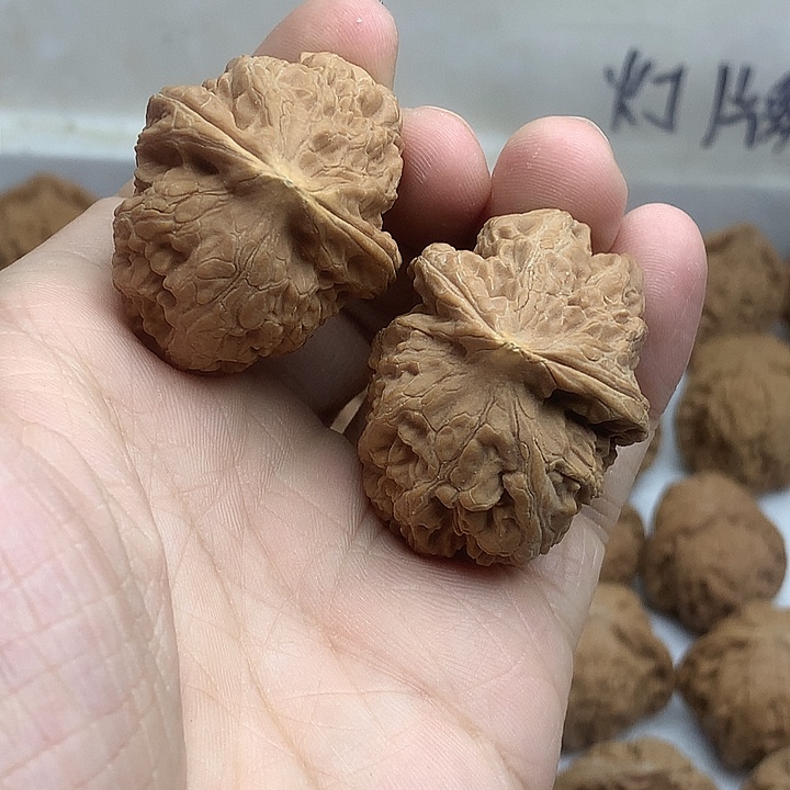 岁***静文玩核桃吊坠元宝异形