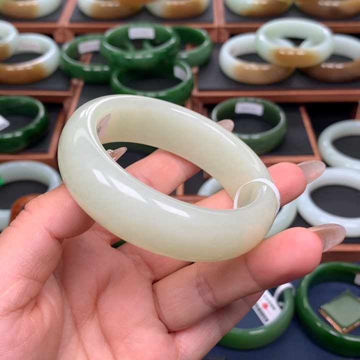 和田玉手镯未镶嵌57圈口