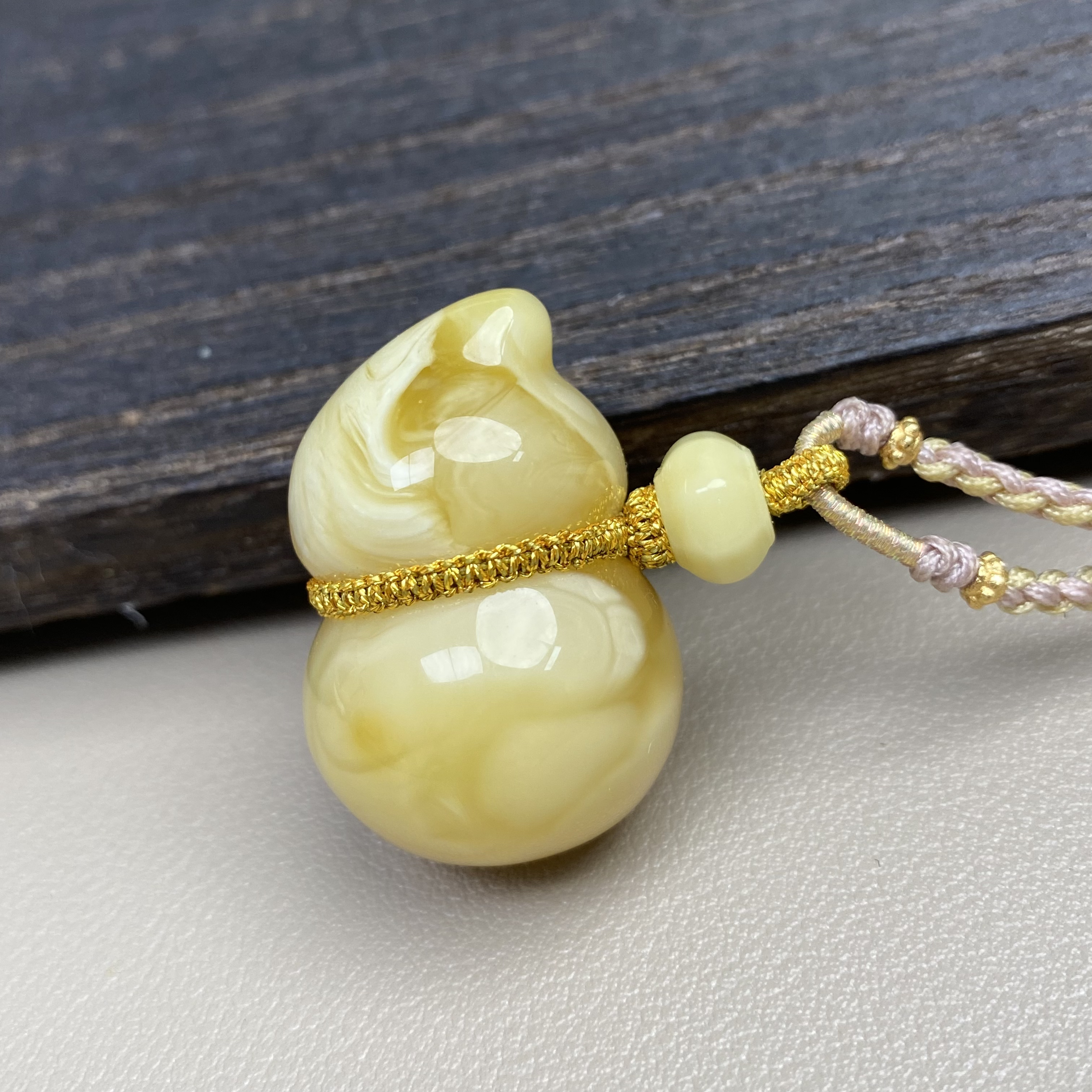 8.31克31.9×22mm俄料浓蜡妖花蜜蜡葫芦水滴无事牌平安扣毛衣链