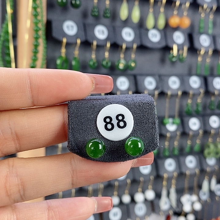 和田玉18K金镶嵌耳饰