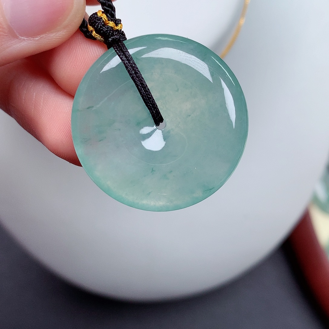 翡翠未镶嵌颈饰平安扣