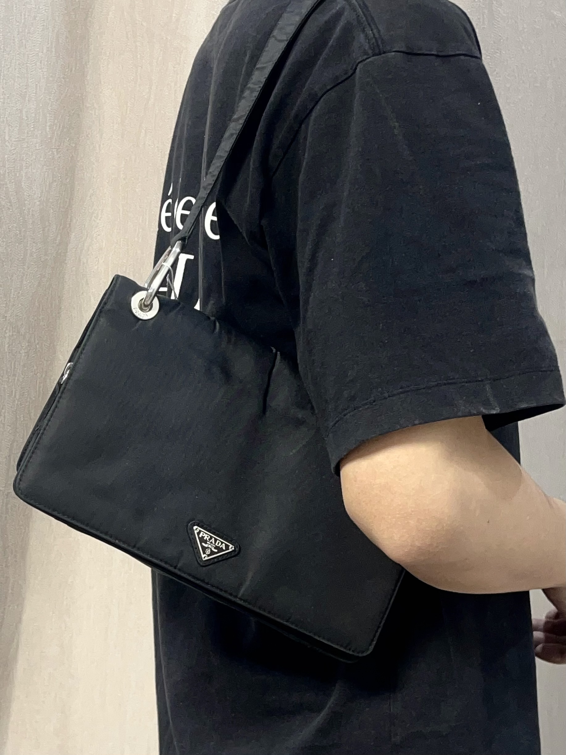 95新 Prada/普拉达 普拉达法棍腋下包