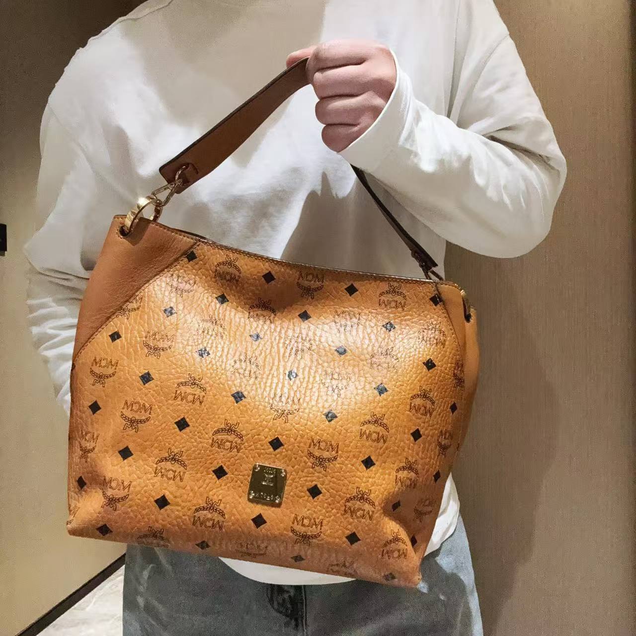 95新 MCM 【冰】干邑色托特包