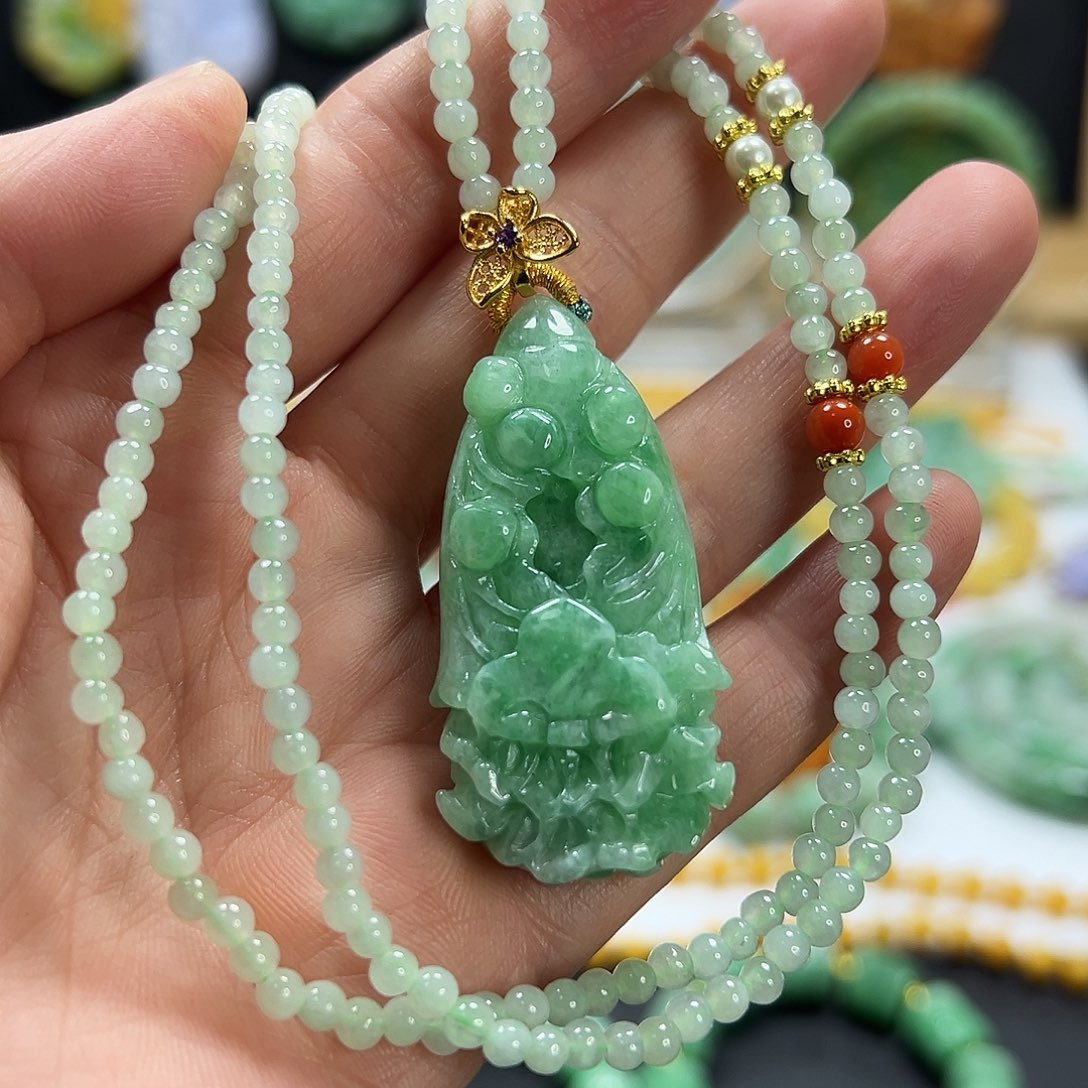 翡翠未镶嵌颈饰吊坠