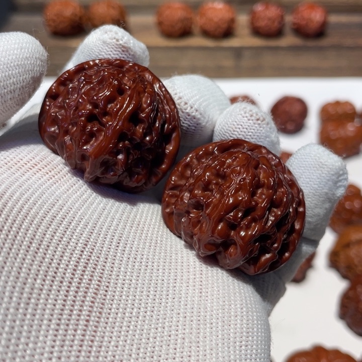 文玩核桃吊坠三角白37.10.666