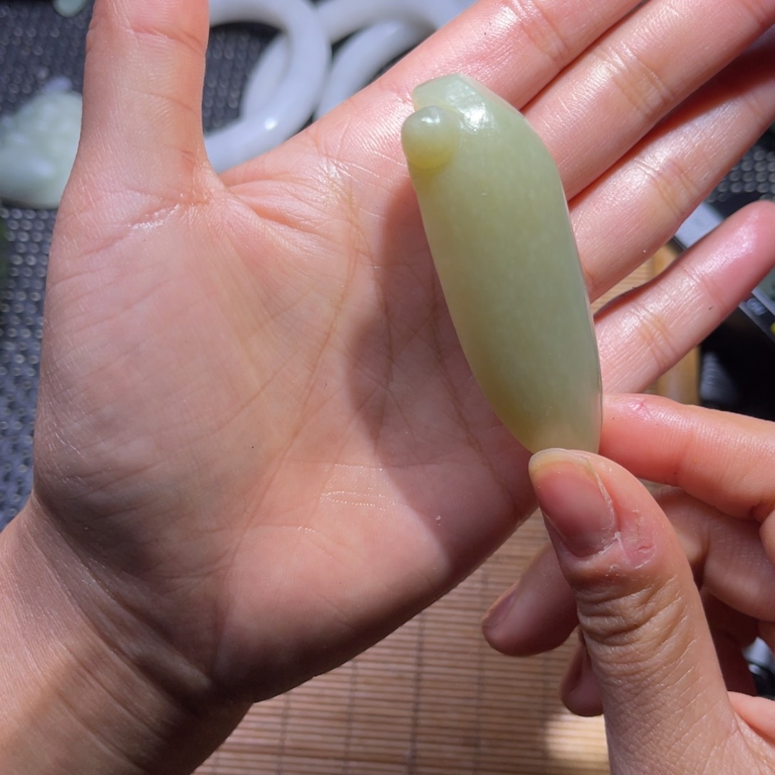 未镶嵌和田玉车挂