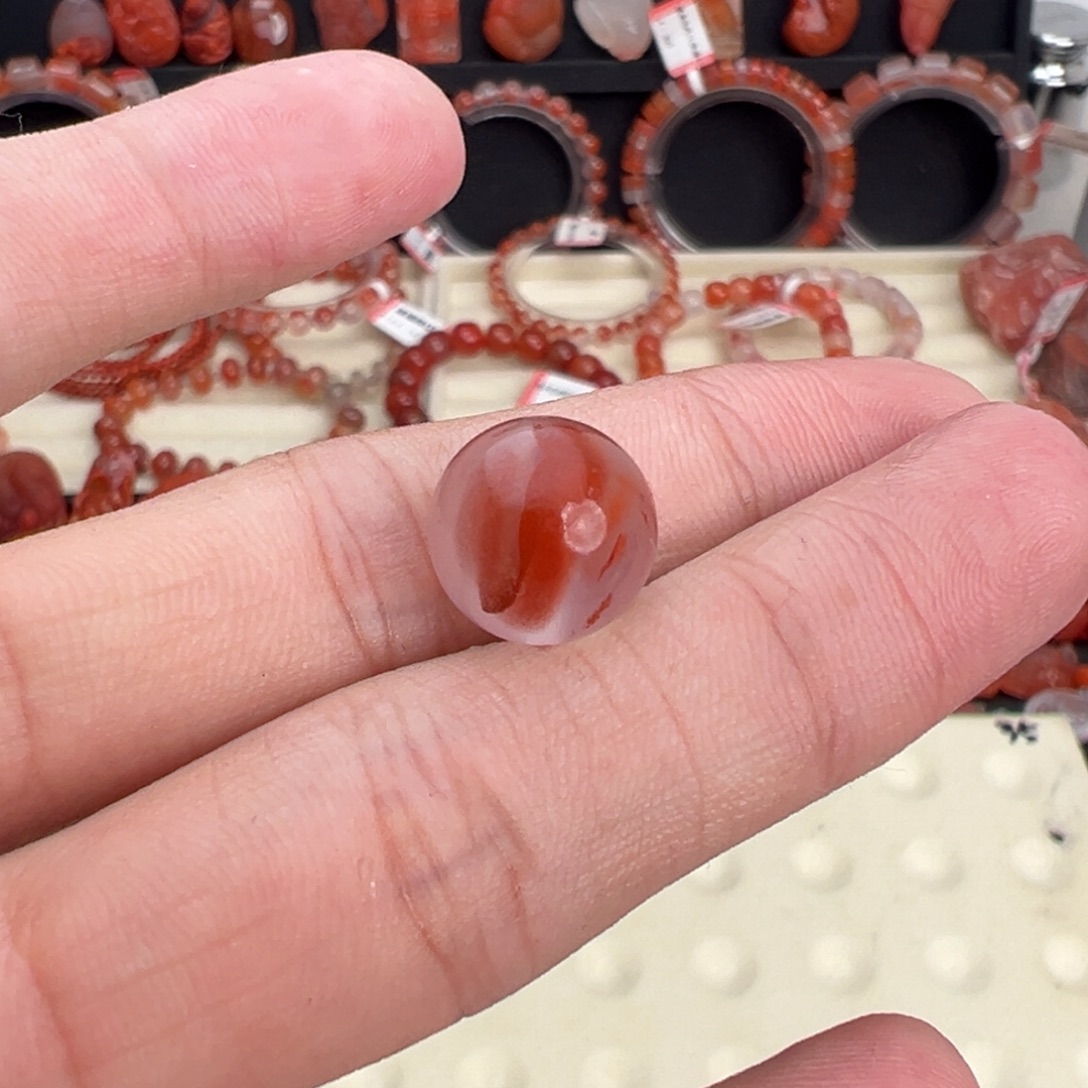 子***鱼南红玛瑙未镶嵌颈饰圆珠12mm