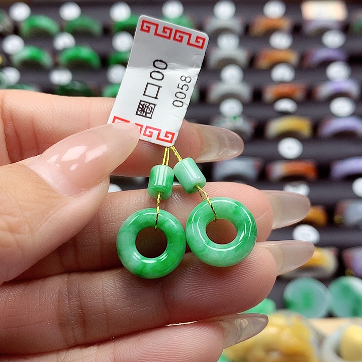 翡翠戒指未镶嵌白**?甜甜圈