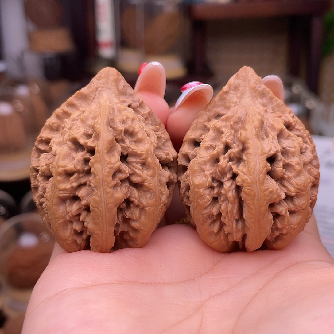 文玩核桃吊坠蚂蚁虎头