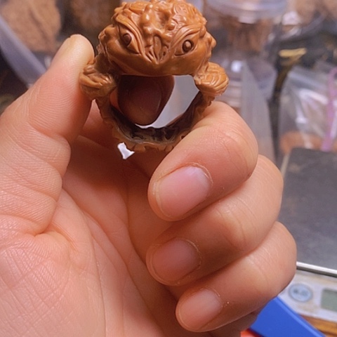 桃核把件金蟾戒指