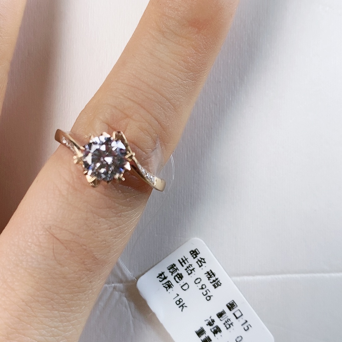 实验室培育钻石18K金镶嵌15