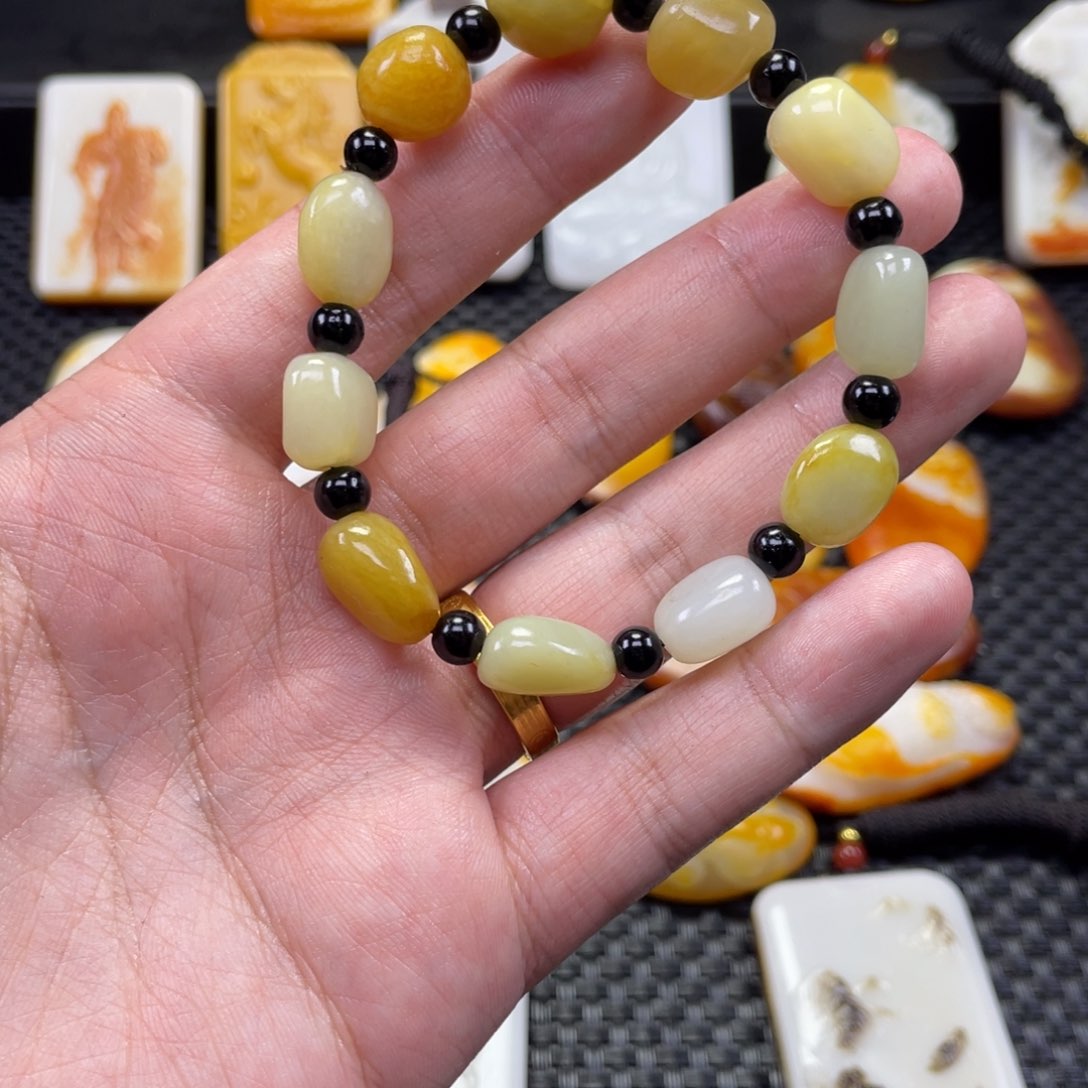 颈饰未镶嵌和田玉