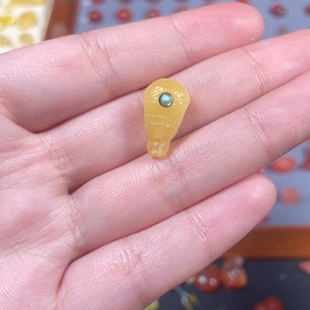 蜜蜡裸石未镶嵌、*辰三通