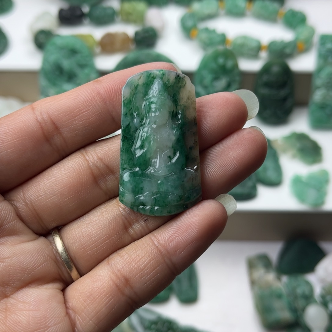 独山玉未镶嵌挂件