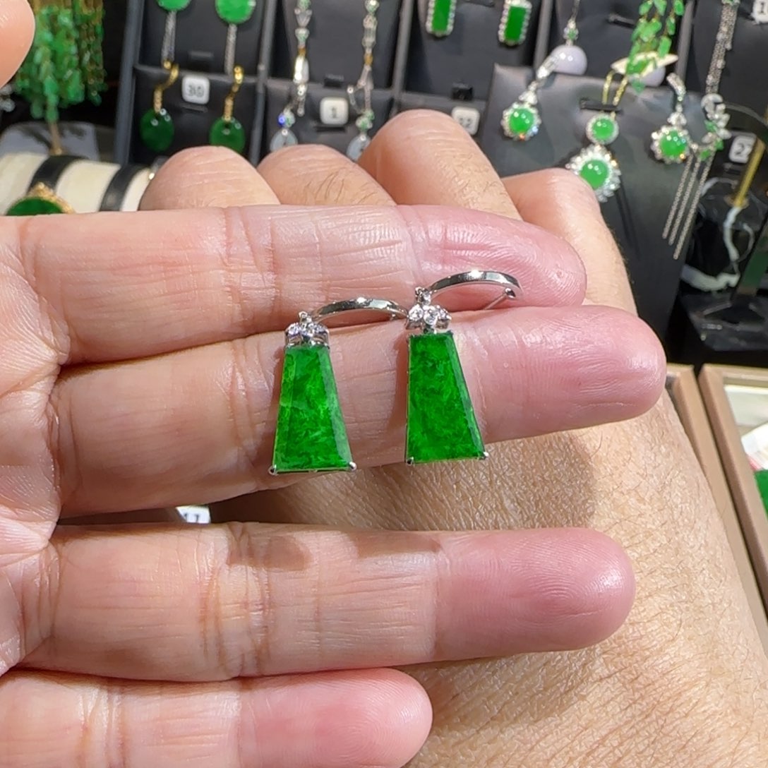 翡翠18K金镶嵌颈饰耳包