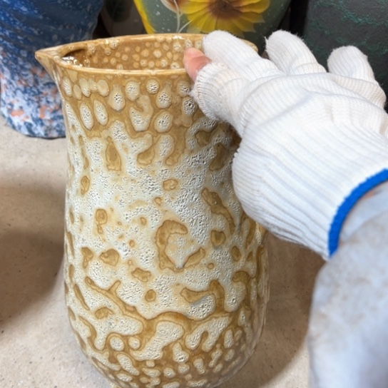 罐默认微瑕，有孔编号15-220